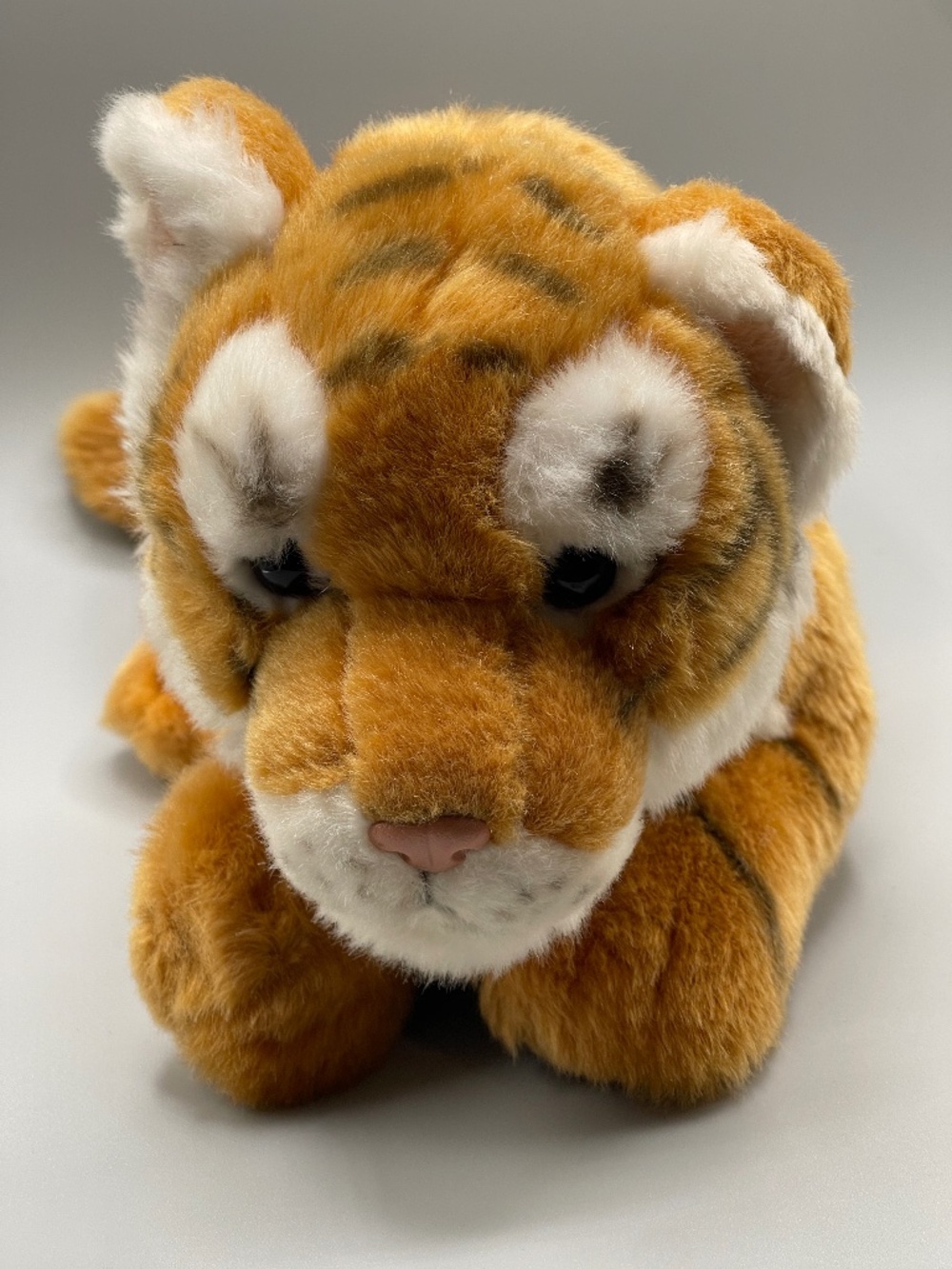 FAO Schwarz Plush Tiger Cub 16” Laying Down Stuffed Animal Soft Plushie 2018